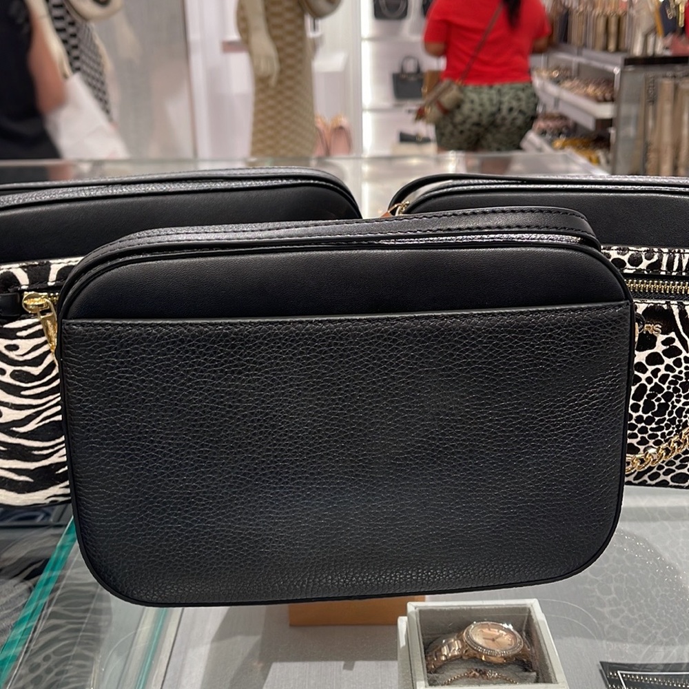 MICHAEL KORS JET SET LARGE EAST WEST ZIP POCKET CHAIN XBODY BLACK
NWT - Picture 11 of 16